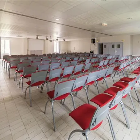 펜션 Relaxing Chateau Laval- 3-room Essential 5 People 그뢰오레방
