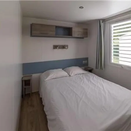Relaxing Chateau Laval- 3-room Essential 5 People 펜션 그뢰오레방