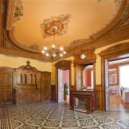 Relaxing Chateau Laval- 3-room Essential 5 People 그뢰오레방