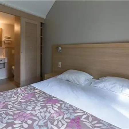 Relaxing Chateau Laval- 3-room Essential 5 People 그뢰오레방