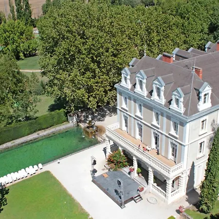 펜션 Relaxing Chateau Laval- 3-room Essential 5 People 그뢰오레방