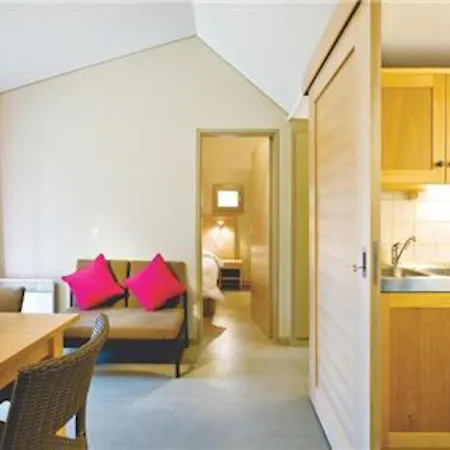 Relaxing Chateau Laval- 3-room Essential 5 People 펜션